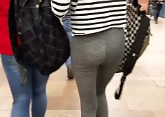 Sporty ass in yoga pants