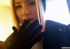 Amateur Tiener Houdt van het gevoel van haar vingers in haar Beherard PussyReport Deze video
