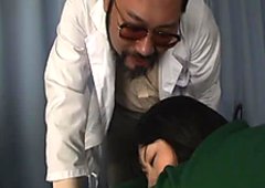 Kinky short haired Japanese black head lets perverted doctor sniff her cunt