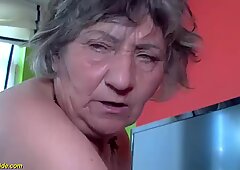 80 години баба първи път междурасов секс