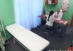 Il paziente sexy vuole labbra più piccole